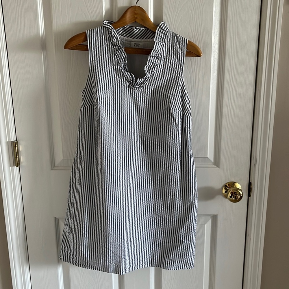 Crown & Ivy Seersucker Sleeveless Ruffled Collar Grey/Blue & White Midi Dress
